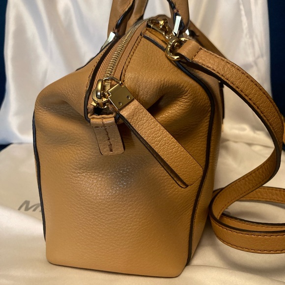 MICHAEL KORS Small Riley Leather Satchel/Crossbody Peanut - Picture 3 of 8